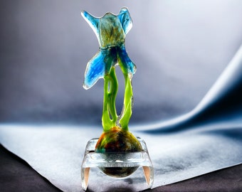 Blue Iris with glass stand/Garden stake/Flower stake/Stained glass/Window decoration/Fusing stained glass/Glass decorative/Gifts for Mother's Day