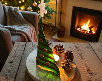Weihnachtsbaum mit Stern/ freihstehend/Lichtspiel/Ornamente/Weihnachten/Glasbild/Glasmalerei/Dekoration/ Geschenke/ Tannenbaum Glas