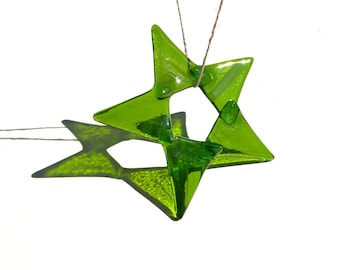 Wispy green fused glass star suncatcher, gift box decoration, handcrafted glass garden ornament, colorful glass star, glass window art