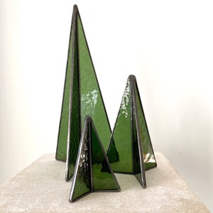Green stained glass tree set, minimalist stained glass Christmas forest centerpiece, set of three standing glass trees, 3D stained glass image 1