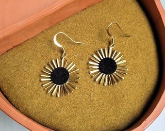 Oxeye Daisy Earrings / Salvaged Leather earrings, Flower earrings, 90s earrings