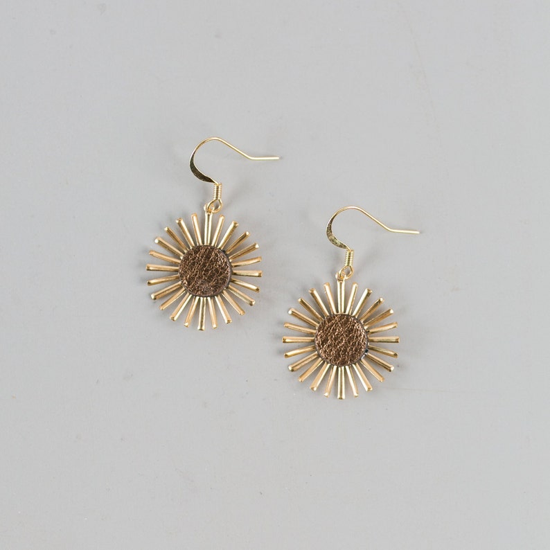 Oxeye Daisy Earrings / Salvaged Leather earrings, Flower earrings, 90s earrings Metallic brown
