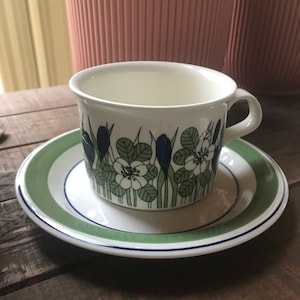 Großer Arabischer Krokusbecher und Untertasse