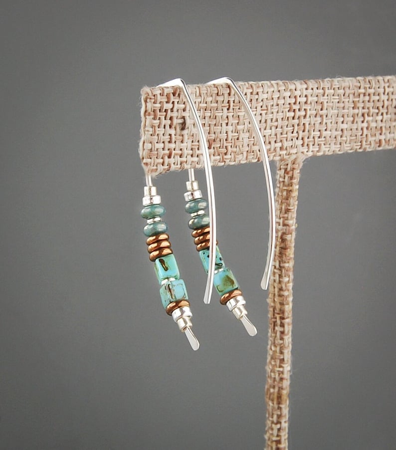 Pendientes de turquesa, pendientes de plata, aros de turquesa, pendientes bohemios, pendientes de varios metales, pendientes modernos de plata, pendientes azules, pendientes bicolor. imagen 1