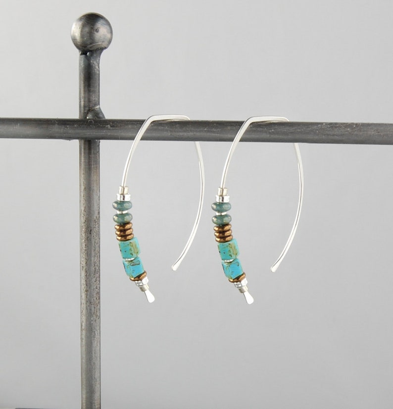 Pendientes de turquesa, pendientes de plata, aros de turquesa, pendientes bohemios, pendientes de varios metales, pendientes modernos de plata, pendientes azules, pendientes bicolor. imagen 8
