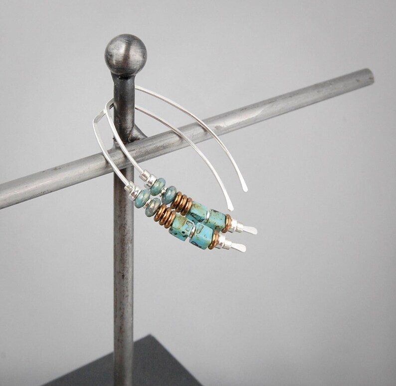Pendientes de turquesa, pendientes de plata, aros de turquesa, pendientes bohemios, pendientes de varios metales, pendientes modernos de plata, pendientes azules, pendientes bicolor. imagen 7