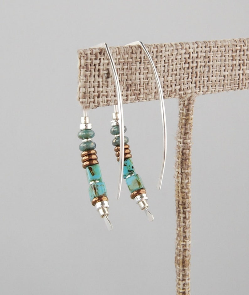 Pendientes de turquesa, pendientes de plata, aros de turquesa, pendientes bohemios, pendientes de varios metales, pendientes modernos de plata, pendientes azules, pendientes bicolor. imagen 5