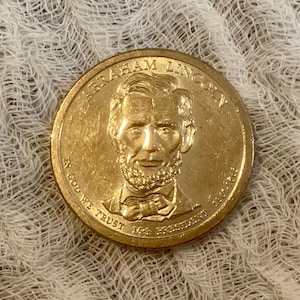 Abraham Lincoln 16th President 1861-1865 gold color dollar coin