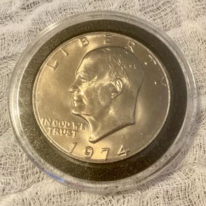 vintage 1974 Eisenhower one dollar liberty coin