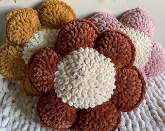 Retro Crochet Pillow Pattern - 6 PETAL VERSION