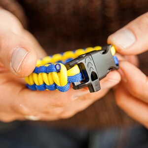 Basic Paracord Survival Bracelt