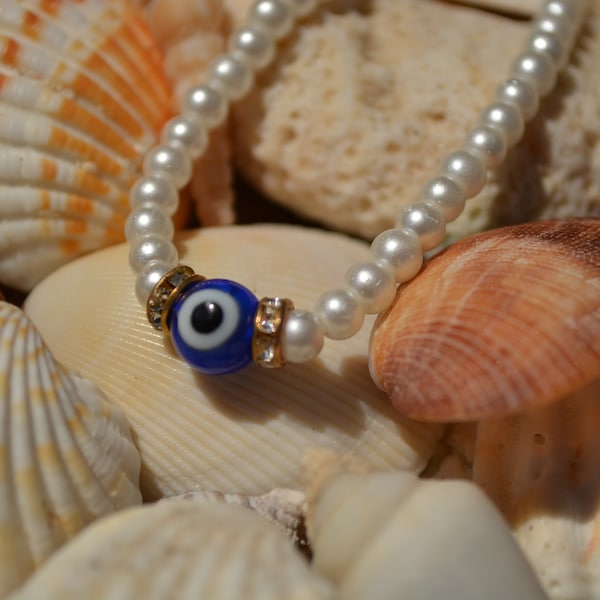 Evil Eye Beaded Bracelet // Pearl Beads // Rhinestone Beads // For Her, Dainty Jewelry // Elastic, Stretchy string