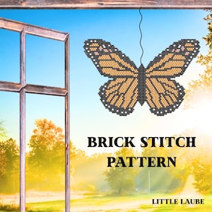 Puede incluir: Una mariposa de cuentas en tonos naranja, negro y blanco cuelga contra un cielo brillante. Las palabras "BRICK STITCH PATTERN" y "LITTLE LAUBE" se muestran debajo. La imagen está enmarcada por una ventana de madera.