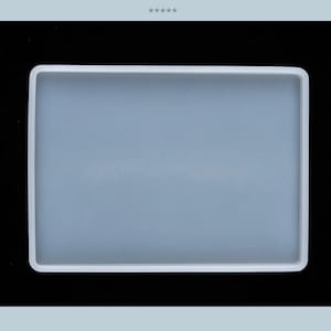 Könnte beinhalten: Eine weiße Silikonform in Form eines Rechtecks. Die Form ist für das Gießen von Harz ausgelegt.