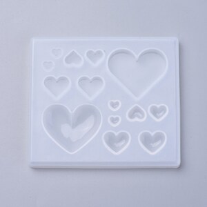 Puede incluir: Molde de silicona blanco con 10 cavidades en forma de coraz&oacute;n de diferentes tama&ntilde;os. El molde est&aacute; dise&ntilde;ado para crear artesan&iacute;as de resina.