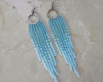 Pendientes de flecos azul claro | Pendientes de verano estilo boho | Joyas de cuentas de semillas | Pendientes ligeros