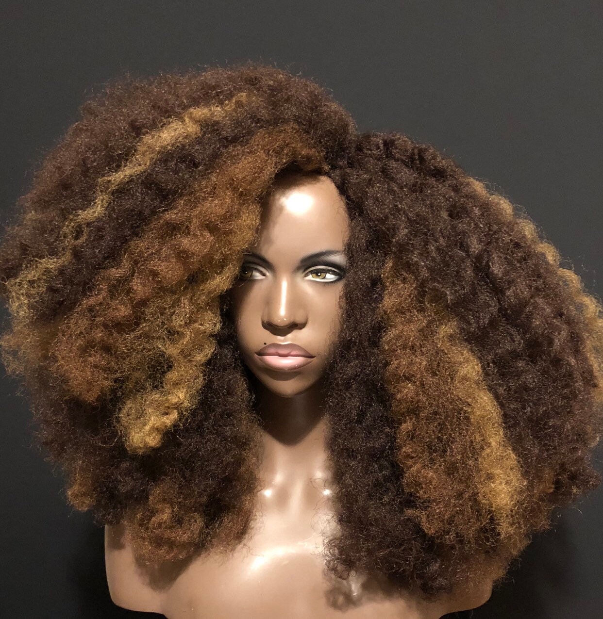 Essence Wigs Golden Trio Three Tone Kinky Wave Blowout Natural