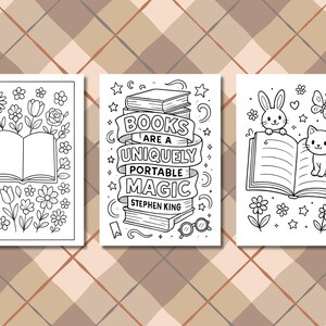 Peut inclure: Trois pages de coloriage en noir et blanc avec des livres ouverts. L'une pr&eacute;sente des fleurs, une autre la citation "Books are a uniquely portable magic" de Stephen King, et la troisi&egrave;me un lapin, un chat et des papillons.