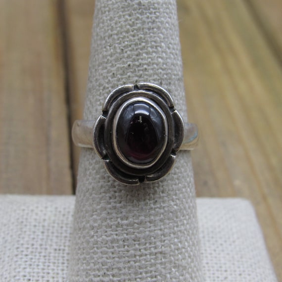 Vintage Sterling Silver Oval Amethyst Ring Size 8… - image 1