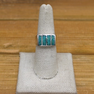 Vintage Sterling Silver Ring with Turquoise Chip Inlay Size 7.5