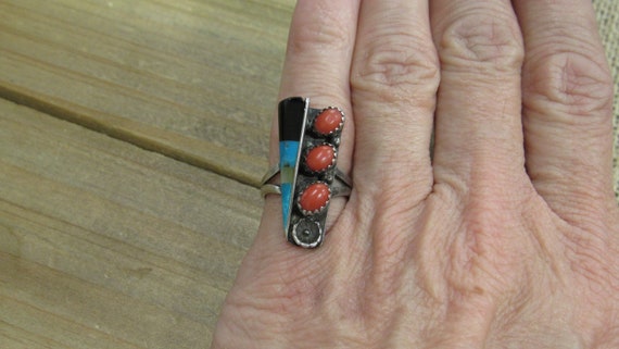Vintage Sterling Silver Coral and Inlay Ring Size… - image 5