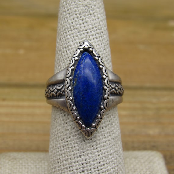 Vintage Sterling Silver Oval Shaped Lapis Ring Si… - image 1