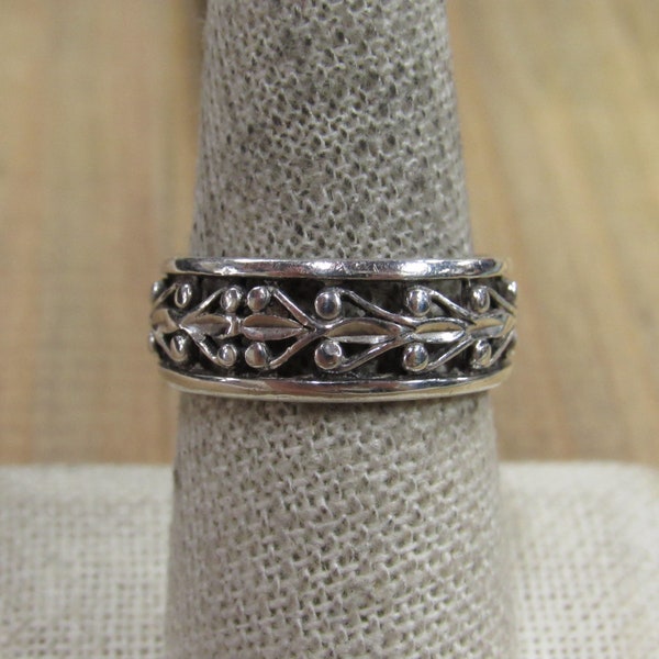 Vintage Sterling Silver With Design Band Ring Size 9