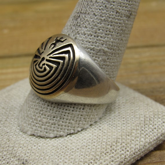 Sterling Silver Hand Engraved Man In The Maze Oval Round Pendant