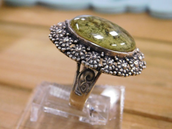Incredible Sterling Silver Ring with Green Stone … - image 3
