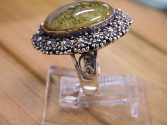 Incredible Sterling Silver Ring with Green Stone … - image 2