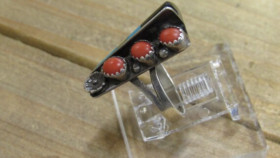 Vintage Sterling Silver Coral and Inlay Ring Size… - image 2