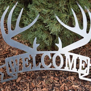 Rustic Antler Welcome Sign – Steel Hunting Cabin Decor – Deer Wall Art for Entryway
