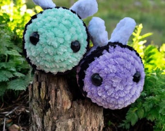 手作りかぎ針編みのハチのチャーム：ミニぬいぐるみキーホルダー