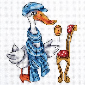 Op de afbeelding: Een witte gans met een blauwe hoed en sjaal houdt een gouden munt in zijn snavel. De gans staat naast een gouden stoel met een rood-wit geblokte zitting.