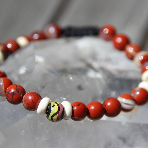 bracelet jaspe rouge ; perles du pérou et howlite