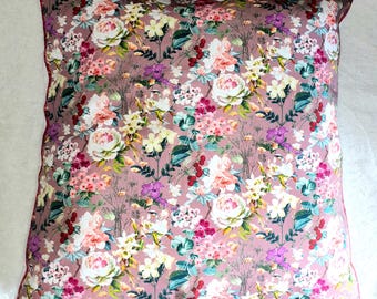 Pretty flowers cushion