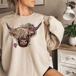 Cow Sweatshirt for Women, Watercolor Highland Cow Sweater Cow Crewneck Western Wear Farm Girl Shirt Cow Gift For Her, Women&#39;s Cow Shirt