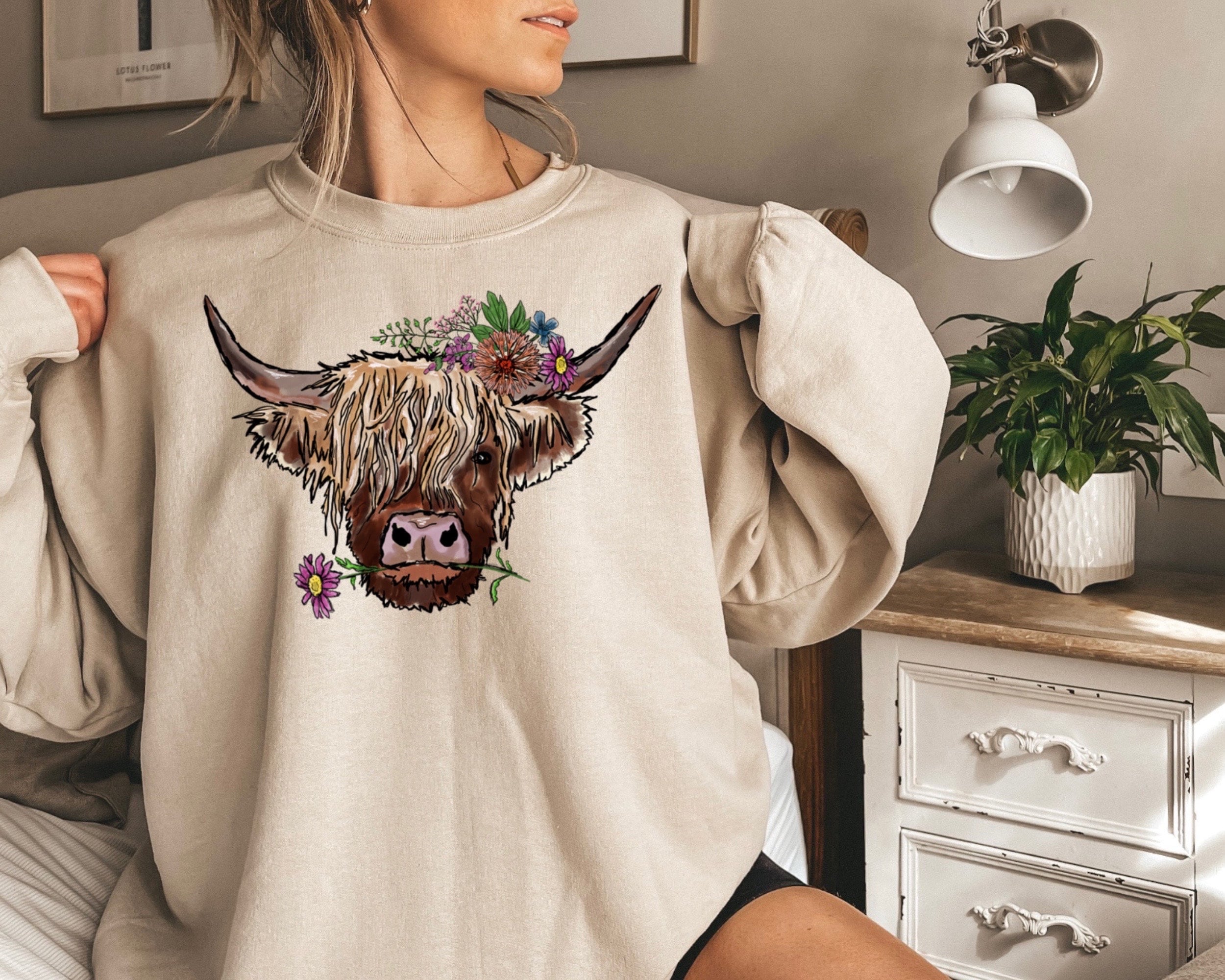 Cow Sweatshirt for Women, Watercolor Highland Cow Sweater Cow Crewneck Western Wear Farm Girl Shirt Cow Gift For Her, Women's Cow Shirt
