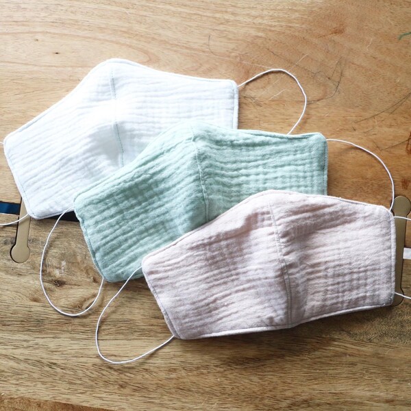 Face mask with filter pocket