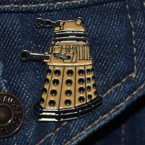 Dalek Pin *New Design* (dim 40x20mm) DR WHO , Tardis, Police Box, Time Machine, Cyberman    - Enamel Metal Lapel Pin Badge tp