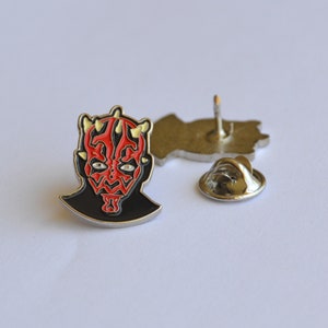 Pin de Darth Maul (dimensión máxima de 22 mm) Insignia de solapa de metal esmaltado de Star Wars Imperial