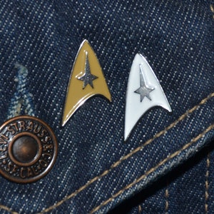 Star Trek style pin *New Design* "Gold" or White (max.dim 22mm) Enamel Metal Lapel Pin Badge Picard, Kirk, Starfleet U.S.S. Enterprise tp