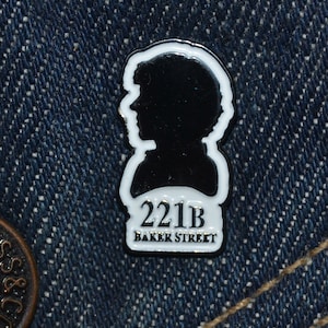 221B Baker Street Pin Sherlock Style (dimensión máxima 22 mm) Dr. Watson y Sherlock Holmes - Insignia de solapa de metal esmaltado