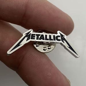 Przypinka Vintage Metallica (maks. średnica 32 mm) Metalowa emaliowana przypinka do klapy Mega Death Trash Metal Hard Rock MC Music ts