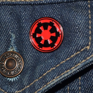 Imperial Cog Pin Red & Black "Sith Version" as seen in Obi Wan Series (diameter 22mm)  Star Wars - Enamel Metal Lapel Pin Badge tp