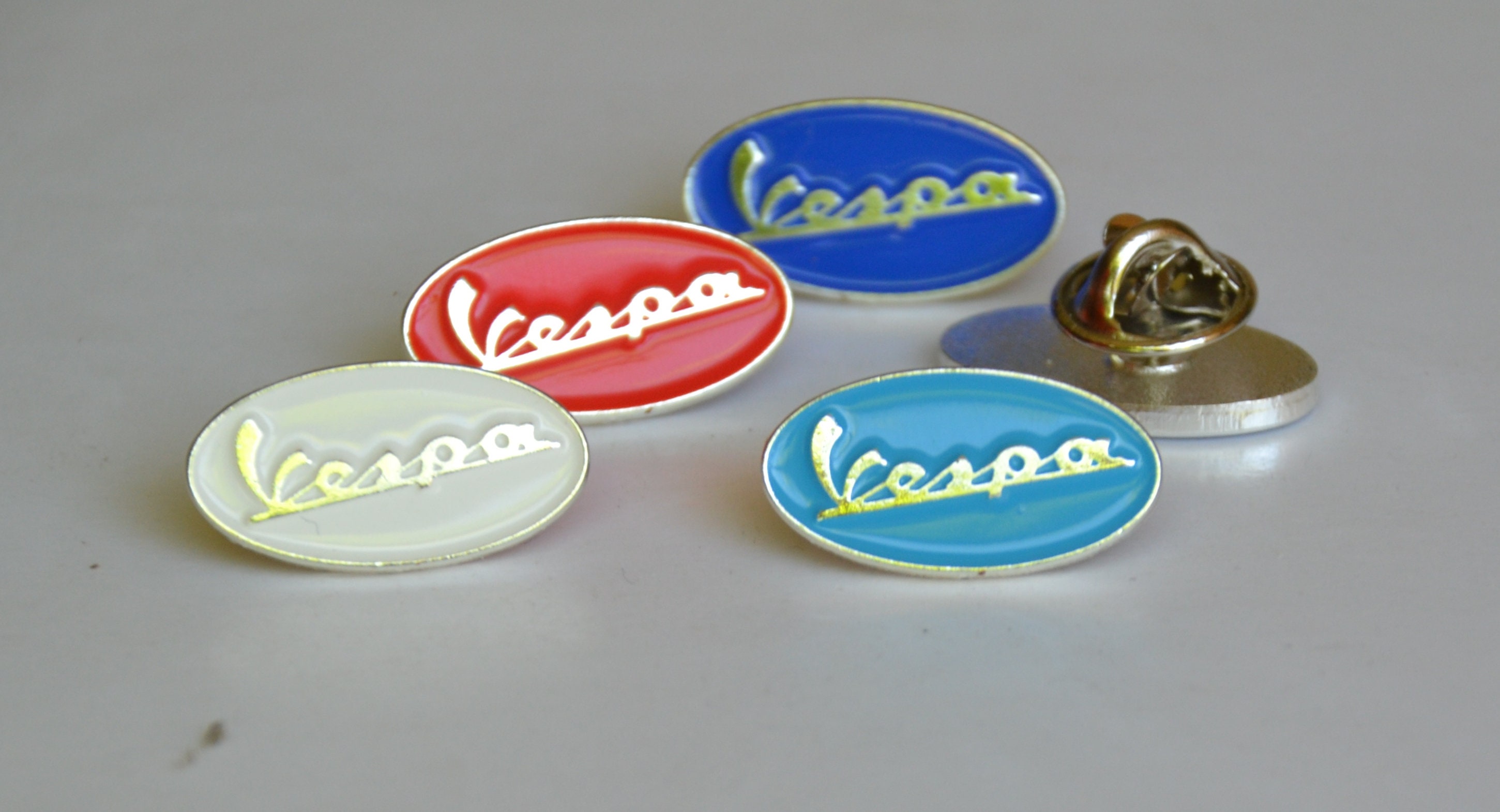 Vespa Classic Syle Oval Pin in 4 basic colors (max.dim 22mm)  - Enamel Metal Lapel Pin Badge MC ts
