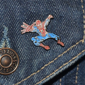 Spiderman Classic Style Pin (max.dim 30mm)  - Enamel Metal Lapel Pin Badge ts