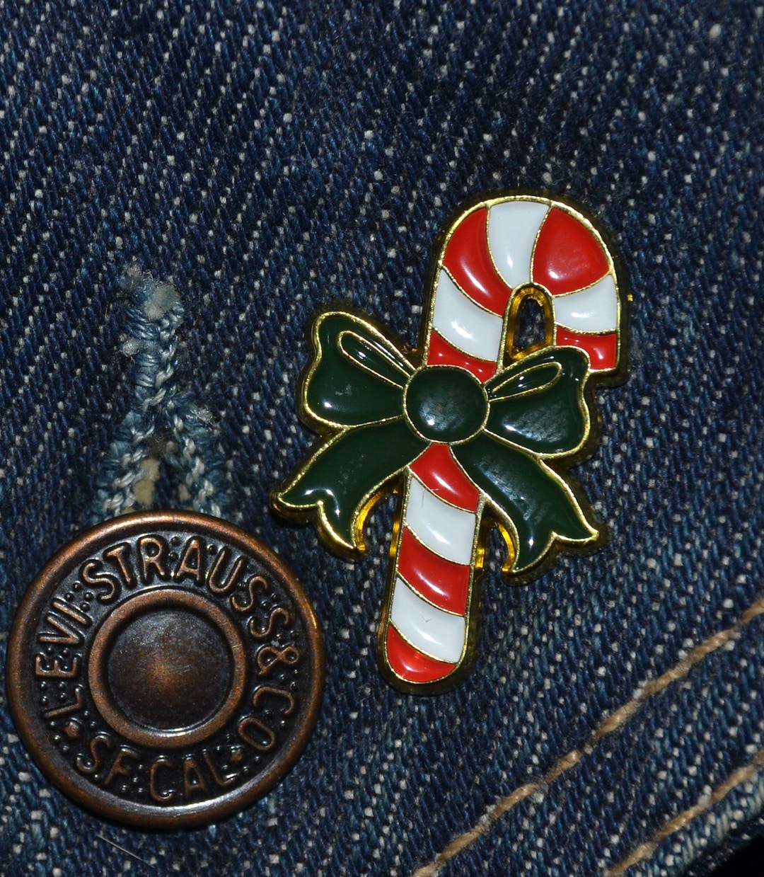 Christmas Sugar Cane Pin (max.dim 25mm) - Enamel Metal Lapel Badge ...