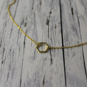 Minimal: Geometric chain with hexagon gold plated