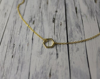 Minimal: Geometrische Kette mit Sechseck vergoldet